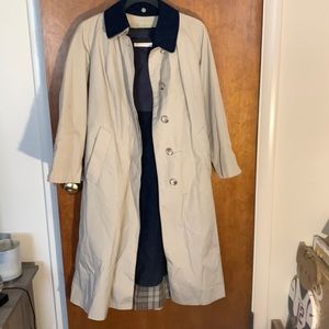 EUC Brooks brothers wool lined trenchcoat. Size 6 petite